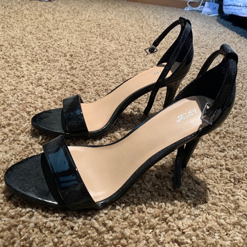 Shiny black heels!